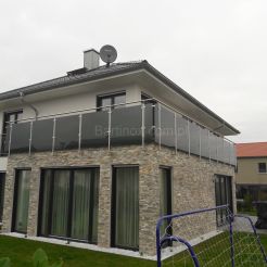 Balustrada nierdzewna   z szybą grafitowa  aisi 304  satyna,mocowanie boczne