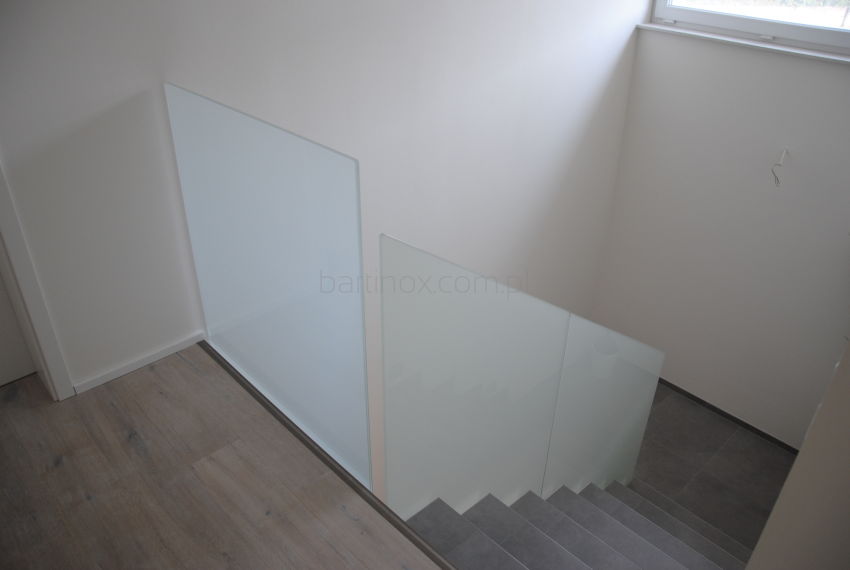 Balustrada całoszklana na schody  szkło 6,6,4 mm VSG ESG  mocowanie na rotulach 
